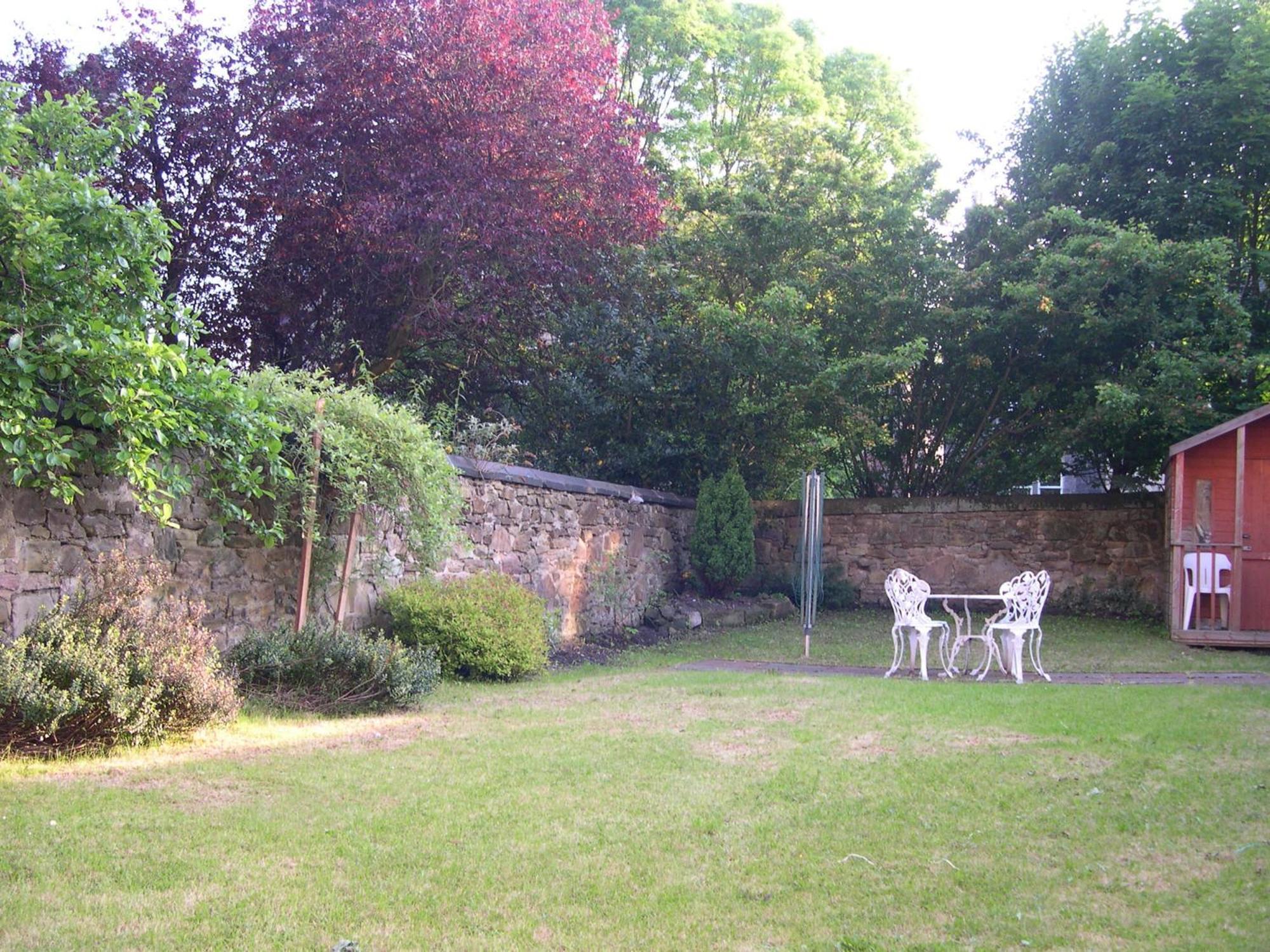 Camera Matrimoniale con Vista Giardino